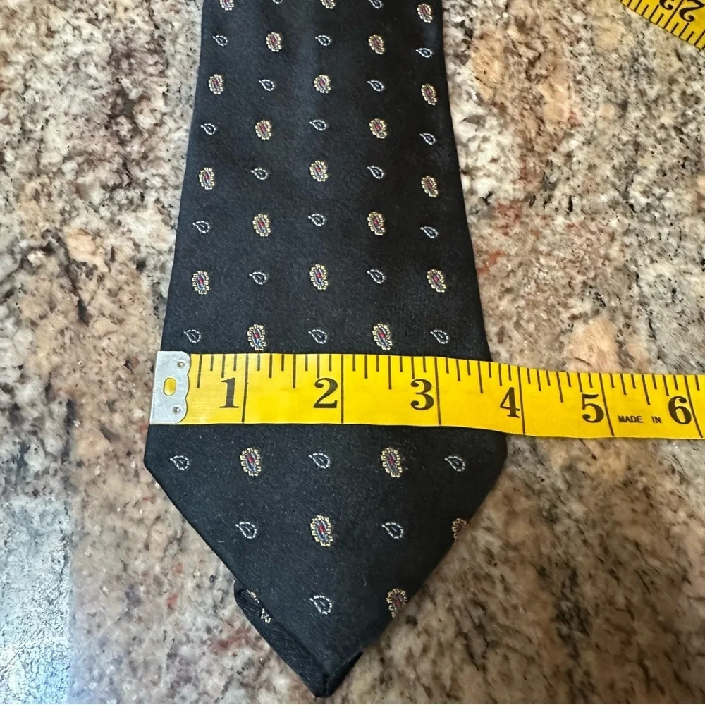 Elegant Navy Teardrop Paisley Tie